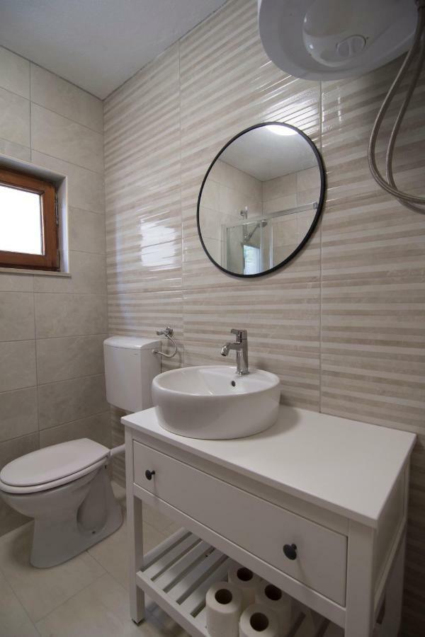 Apartments Pina โบล ภายนอก รูปภาพ